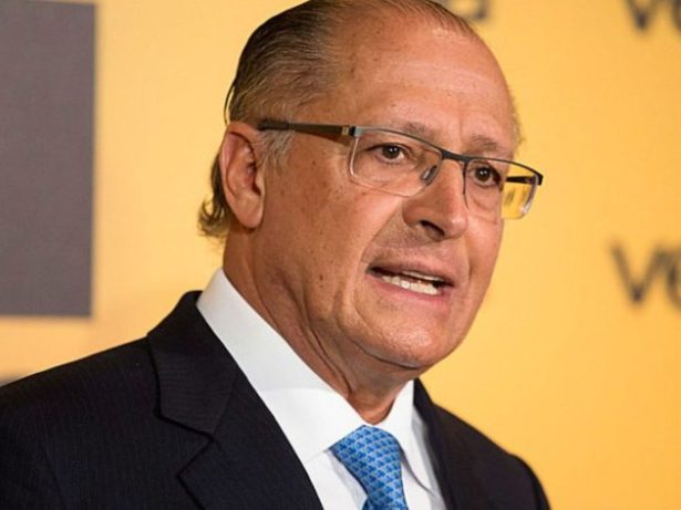 “Um atentado à economia”, diz Alckmin sobre Bolsonaro e tarifaço de Trump