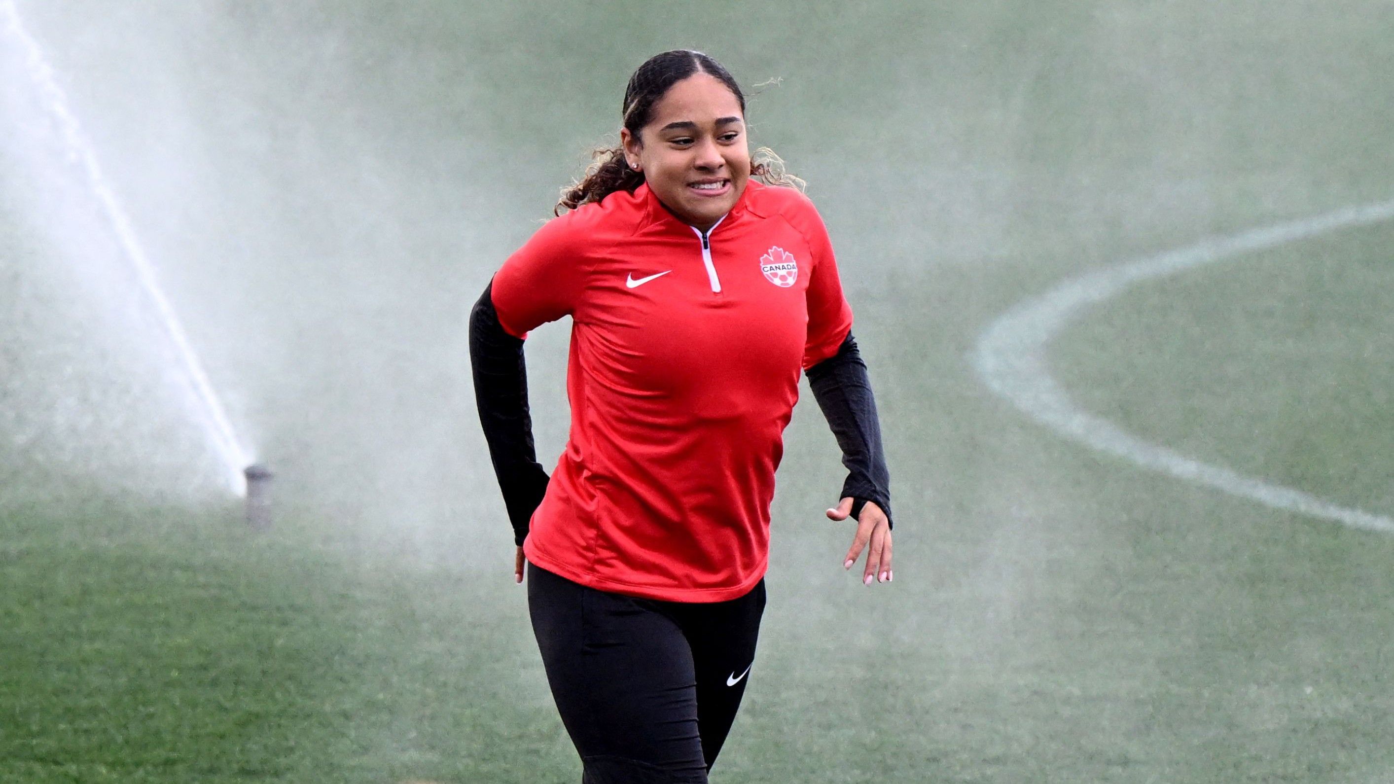 Olivia Smith, contratada pelo Arsenal, se tornou a jogadora mais cara da história do futebol feminino / Reprodução