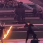 Youtuber sofre queimadura grave durante performance com chicote em chamas