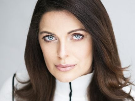Giselle Tigre fala sobre beijo gay em novela e novos projetos