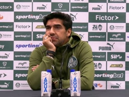 Abel Ferreira faz críticas ao VAR em derrota do Palmeiras para o Corinthians