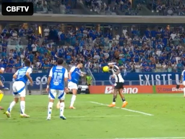 Cruzeiro x Corinthians: CBF divulga análise do VAR no gol de Memphis Depay