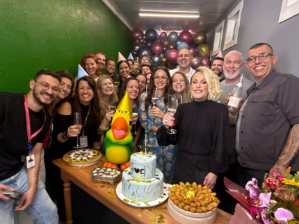 Ana Maria Braga celebra 27 anos do “Mais Você”: “Vida longa ao nosso programa!”
