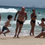 Sem propostas, Sampaoli aproveita tarde de sol com família na praia; veja vídeo