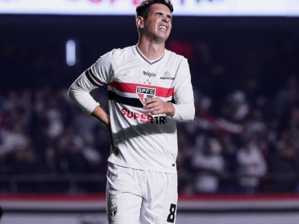 Após susto de Oscar, relembre jogadores que enfrentaram problemas cardíacos no futebol