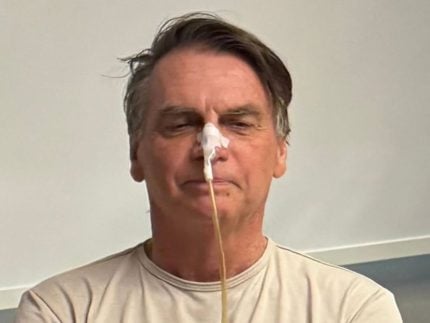 Jair Bolsonaro tem alta da UTI e segue tratamento no quarto do hospital