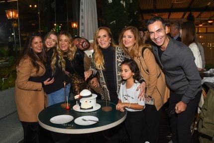 Helô Pinheiro comemora aniversário ao lado dos filhos em São Paulo
