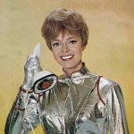 Adeus a uma lenda: June Lockhart, estrela de Lassie e Perdidos no Espaço, morre aos 100 anos