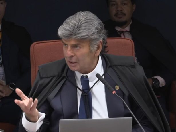 Após voto de Fux, filhos de Bolsonaro pedem nulidade de julgamento no STF