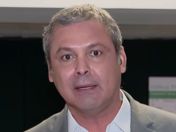 Líder do PT critica vitimização de aliados e diz que bolsonarismo cometeu “traição nacional”