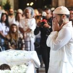 Francisco Gil se despede da mãe, Preta Gil, em velório no Rio