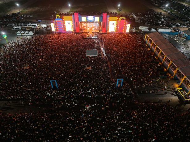 Paracuru, no Ceará, surpreende ao reunir 310 mil pessoas em Carnaval com Wesley Safadão