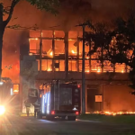 Incêndio de grandes proporções destrói prédio de laboratórios da UFPE; é o 3º caso em uma semana
