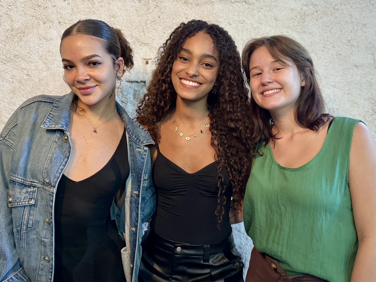 Mel Maia, Leticia Braga e Lívia Silva se reúnem para o início das gravações do longa "Apenas Três Meninas" / Foto: Ajota Nunes