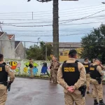 Homem faz 13 crianças reféns em creche de Curitiba, ameaça atear fogo e é morto pela polícia