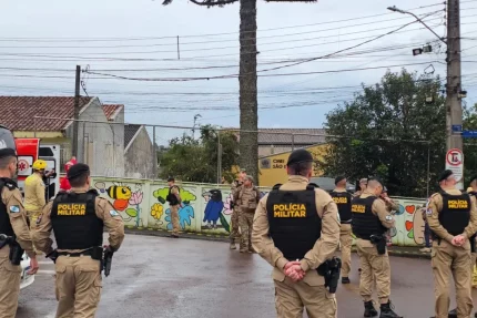 Homem faz 13 crianças reféns em creche de Curitiba, ameaça atear fogo e é morto pela polícia