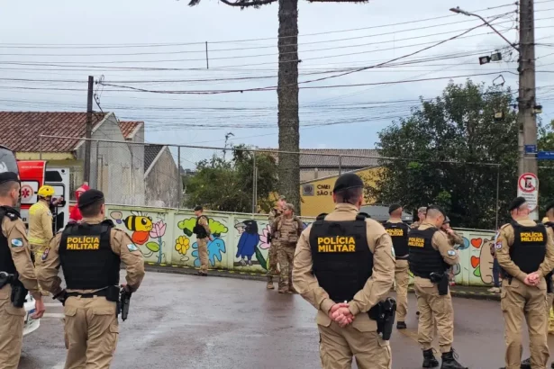 Homem faz 13 crianças reféns em creche de Curitiba, ameaça atear fogo e é morto pela polícia