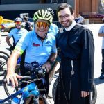 Daniel conclui romaria de 318 km de bicicleta e chega ao Santuário de Aparecida