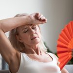 EUA aprovam primeiro medicamento não hormonal para aliviar sintomas da menopausa