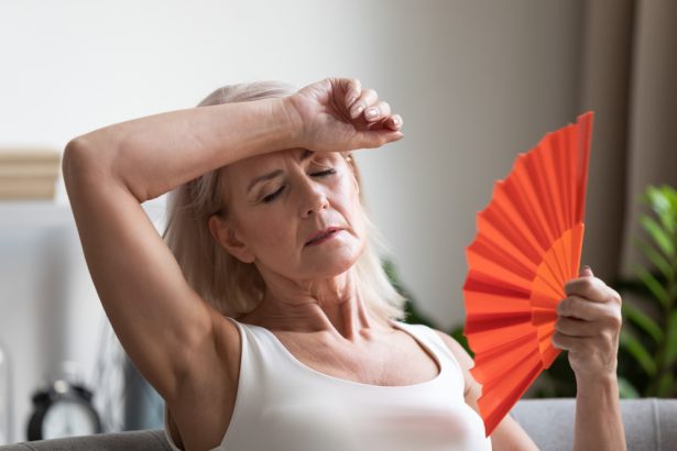 EUA aprovam primeiro medicamento não hormonal para aliviar sintomas da menopausa