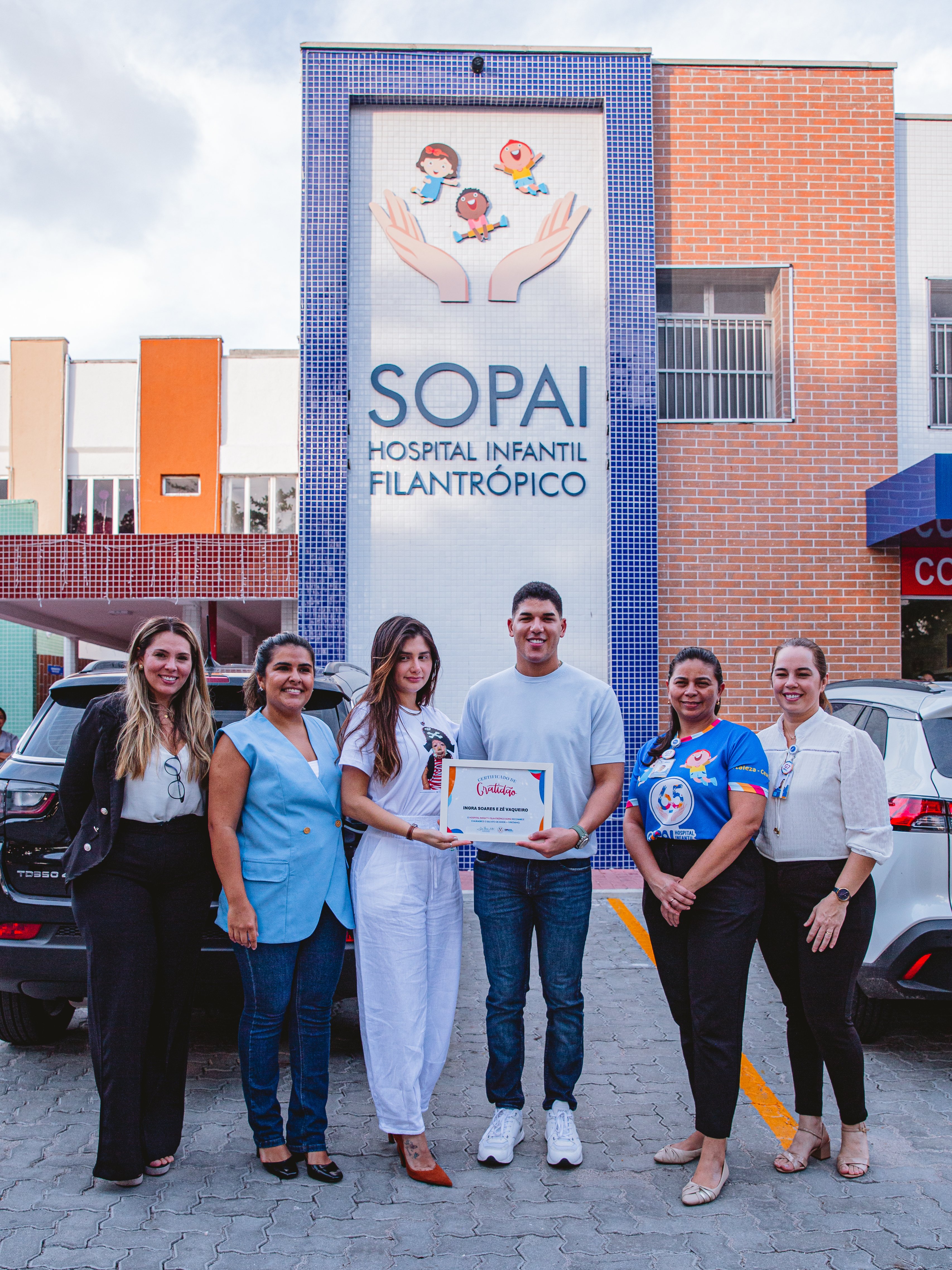 Zé Vaqueiro e Ingra Soares visitaram o Hospital Filantrópico da SOPAI / Divulgação