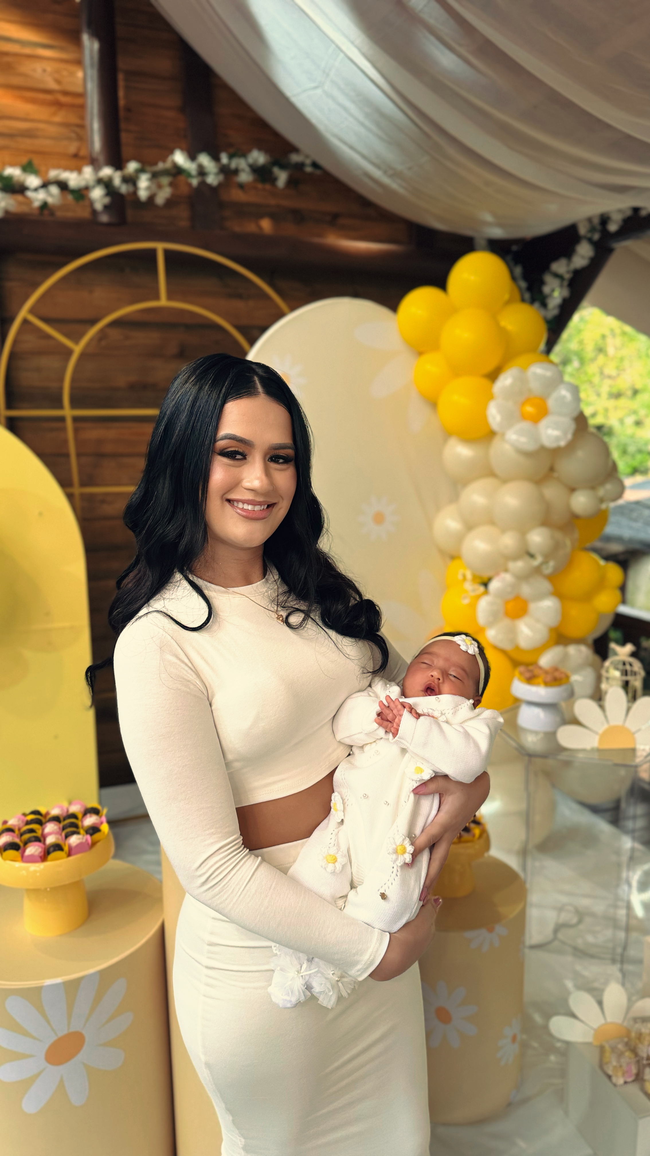 Irmão de Pedro e ex-cunhada de Rayne foram ao aniversário da filha do ex-"BBB16" / Reprodução 