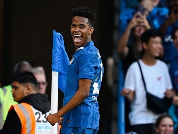 Estêvão estreia com gol e atuação de destaque pelo Chelsea