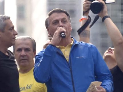 Bolsonaro reutiliza slogan de Trump em ato contra STF: “Make Brazil Great Again”