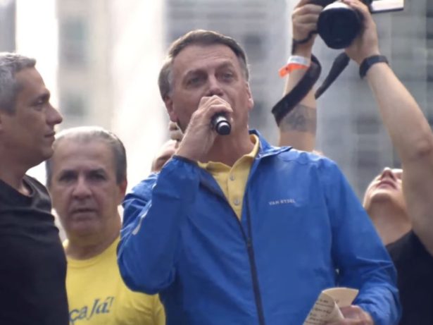 Bolsonaro reutiliza slogan de Trump em ato contra STF: “Make Brazil Great Again”