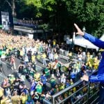 Em manifestação na Paulista, Bolsonaro diz que “jamais passaria faixa para um ladrão”