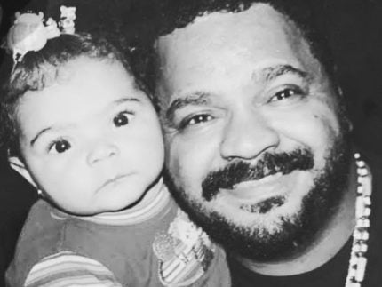 Flora Cruz desabafa no Instagram sobre morte do pai: “A saudade tá sufocando demais”