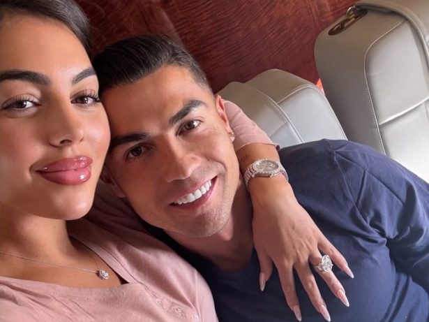 Georgina Rodríguez exibe aliança de noivado avaliada em mais de R$ 27 milhões