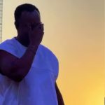 Thiaguinho se emociona com homenagem ao filho durante show em Goiânia