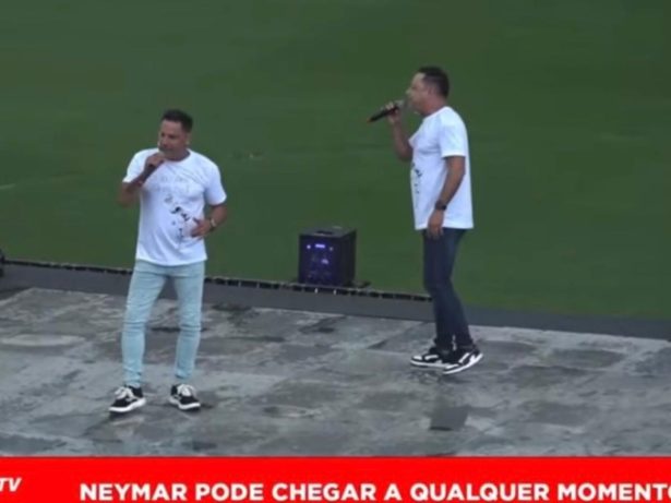Marcio e Vavá animam torcida no Vila Belmiro antes de Neymar chegar