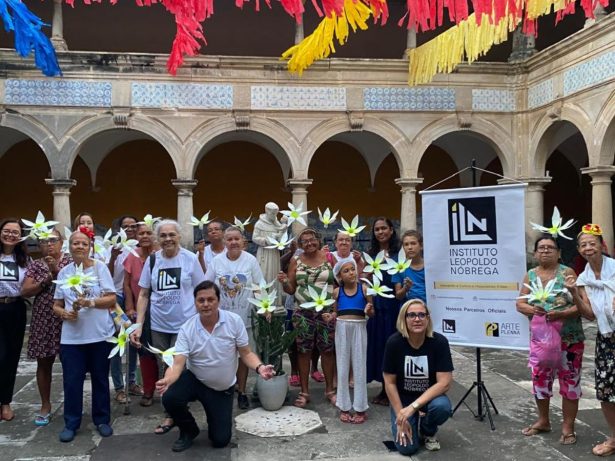 Fé e arte: mulheres em vulnerabilidade decoram Trezena de Santo Antônio