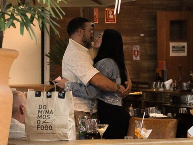 Belo e Rayane Figliuzzi são flagrados aos beijos em restaurante no Rio