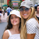 Iran Ângelo curte férias com a filha Alice em Orlando e celebra nova fase pessoal