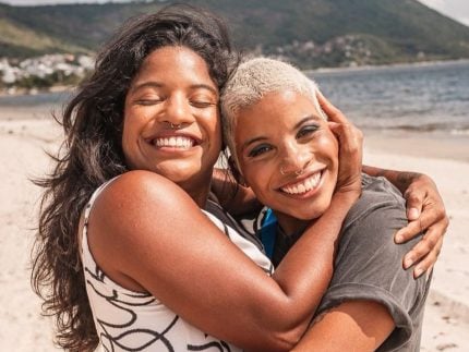 Irmã faz desabafo após morte de jovem em vulcão na Indonésia: “Difícil sem você”