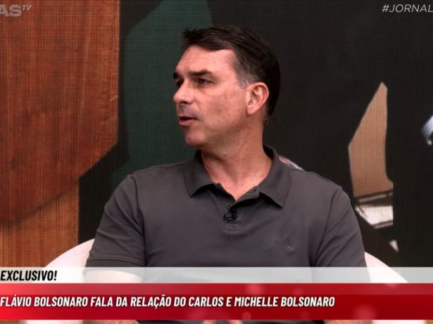 Flávio Bolsonaro nega que pré-candidatura seja chantagem ao centrão