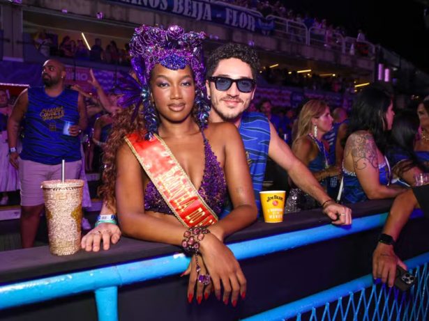 Samba e muito amor: Iza curte evento agarradinha com João Vitor Silva no Rio
