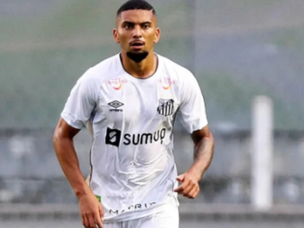 Jogador de futebol, ex-Santos, é detido em flagrante por estupro em Salvador