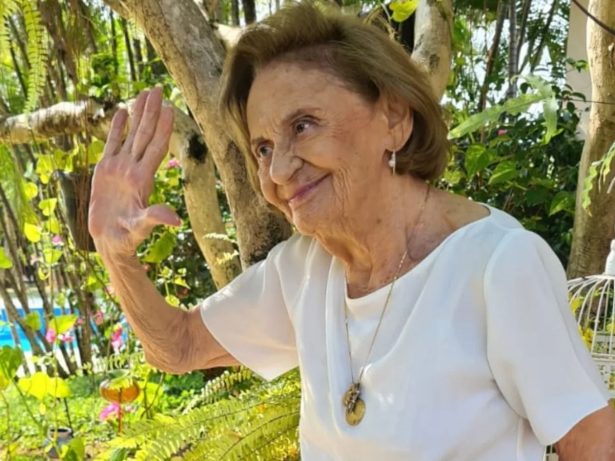 Família de Laura Cardoso marca missa de sétimo dia aberta ao público em São Paulo