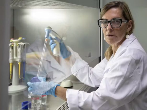 Tatiana Sampaio, desenvolvedora da polilaminina, é declarada Benemérita do Estado pela Alerj