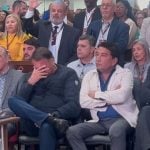 Jair Bolsonaro chora em culto após medidas restritivas do STF