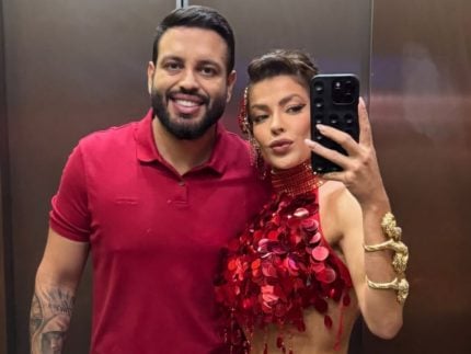 Assumidíssimos! Empresário de Zé Neto e Cristiano acompanha Jaquelline em escola de samba