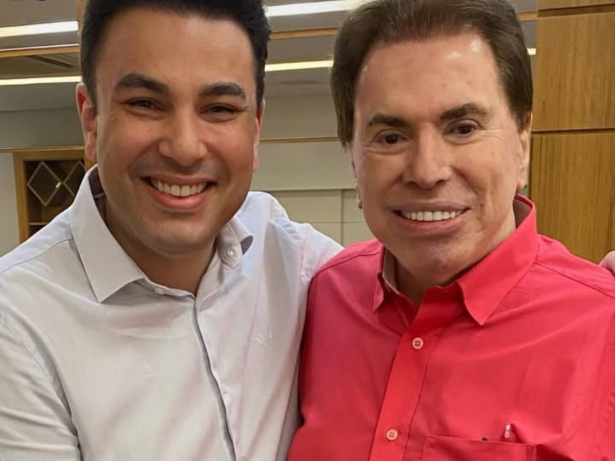 Jassa, cabeleireiro e amigo de Silvio Santos, homenageia o apresentador