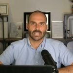 Com licença vencida, Eduardo Bolsonaro ameaça em live e provoca reação da PF