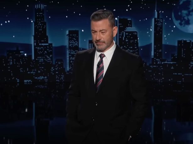 No retorno à TV, Jimmy Kimmel faz desabafo contra Trump, censura e se emociona