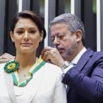 Michelle Bolsonaro reage com irritação a pergunta sobre julgamento do marido no STF
