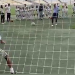 Coroa em campo: Príncipe William marca gol de pênalti em visita ao Maracanã